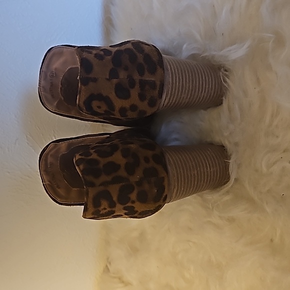 Mata Valentina-1 heeled leopard print leather booties slip in Size  8 1/2 - Picture 4 of 11